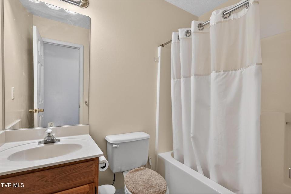 Photo #29: 624 Glen Oaks Place