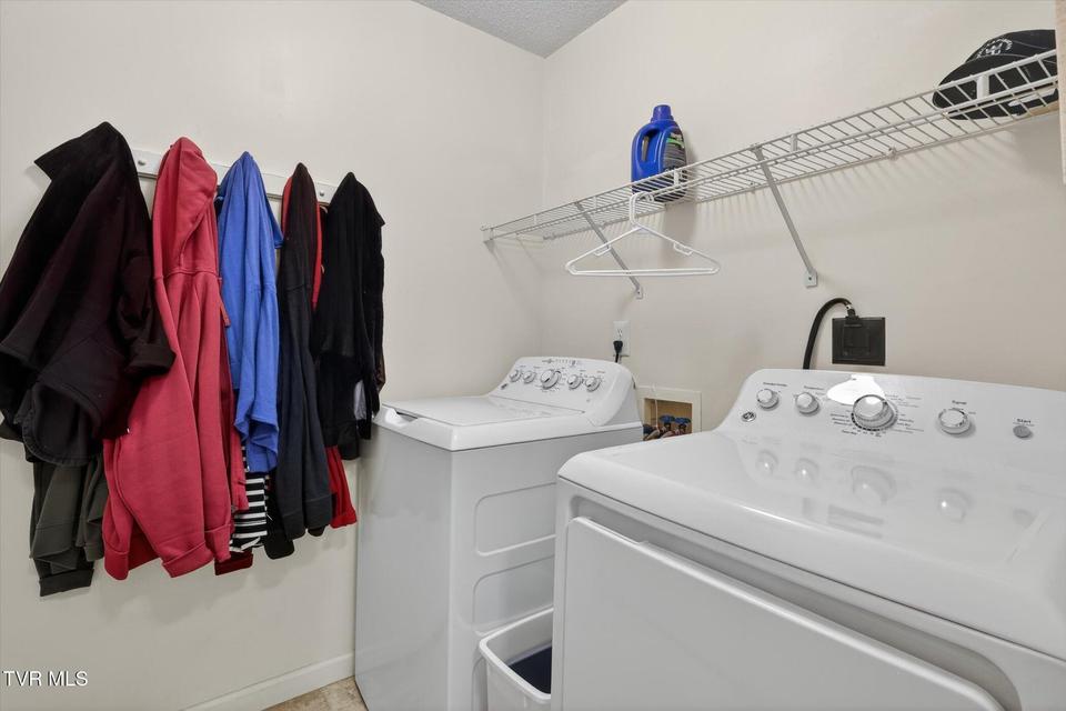Photo #33: 624 Glen Oaks Place