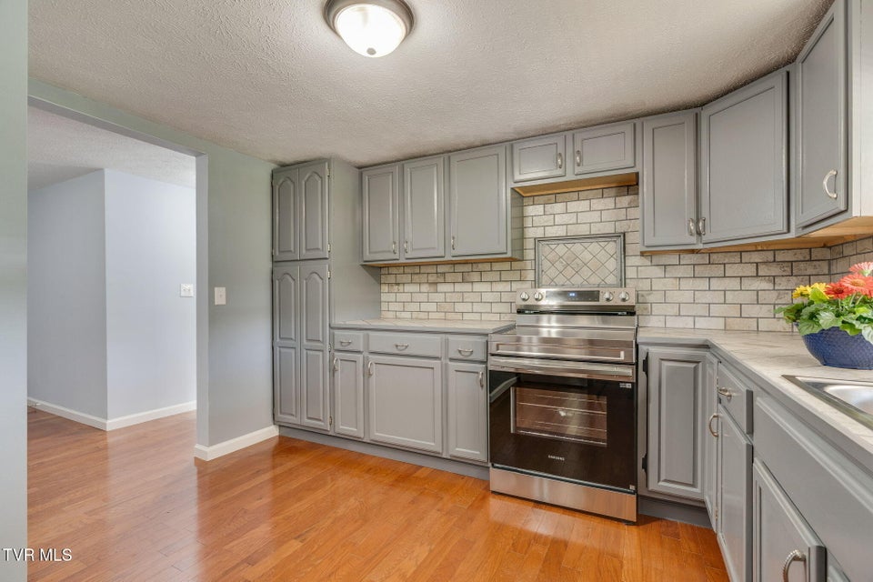 Photo #11: 306 Hemlock Street