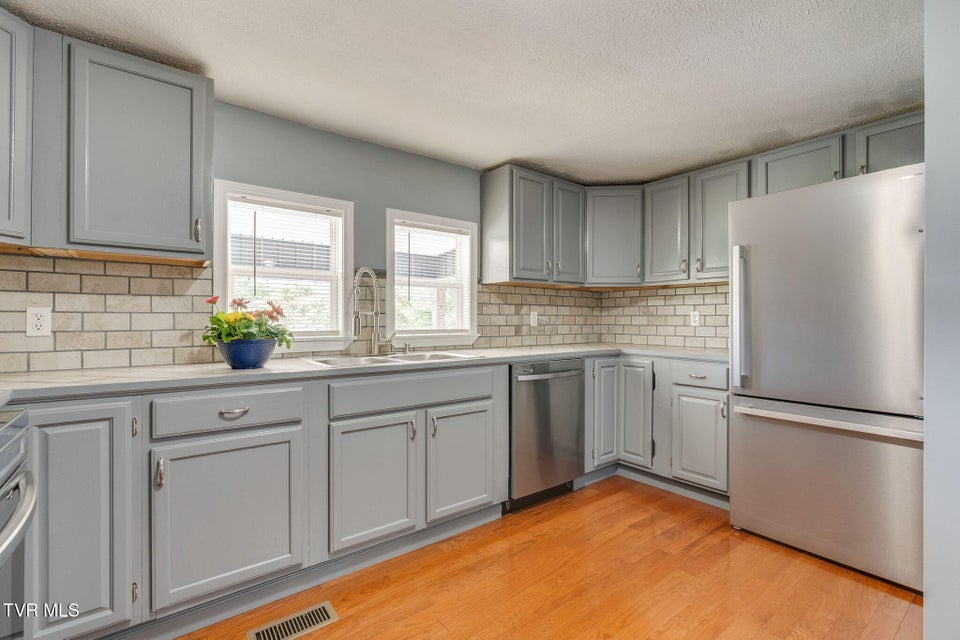 Photo #10: 306 Hemlock Street