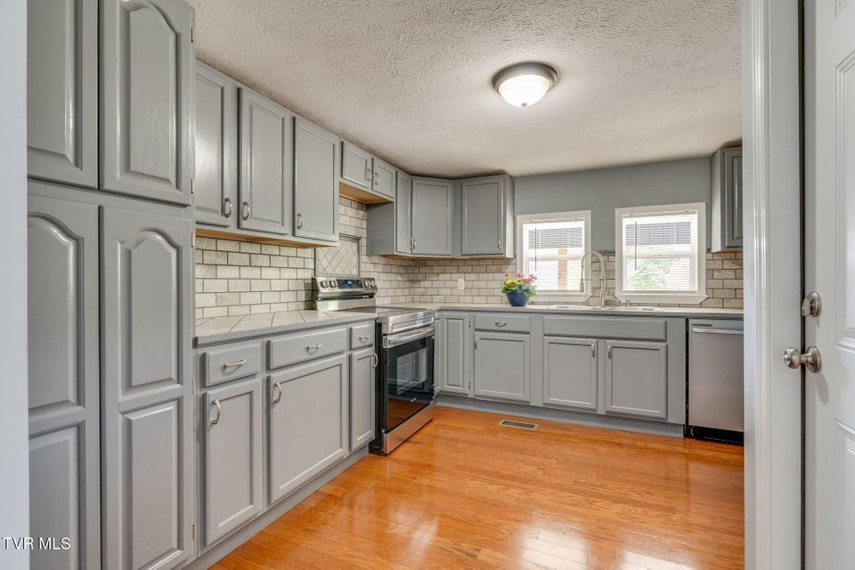 Photo #9: 306 Hemlock Street