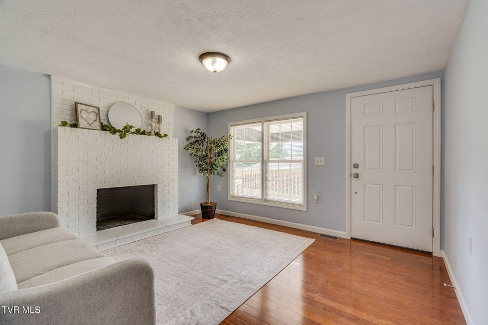 Photo #6: 306 Hemlock Street
