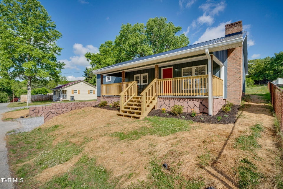 Photo #2: 306 Hemlock Street