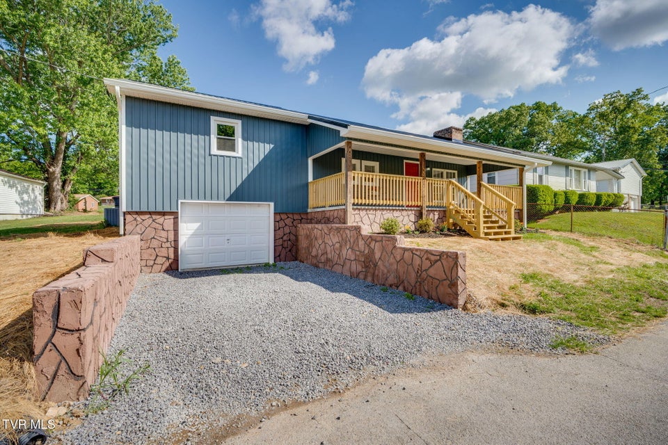 Photo #3: 306 Hemlock Street