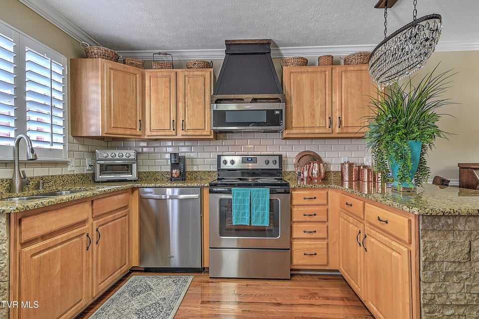 Photo #7: 574 Beaverview Drive