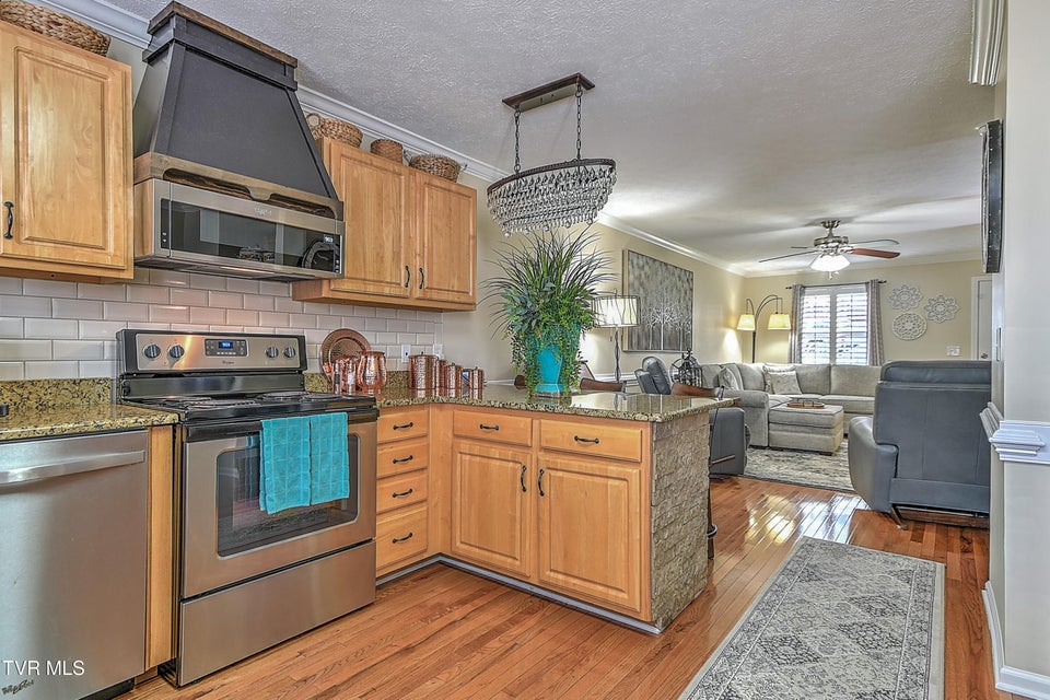 Photo #8: 574 Beaverview Drive