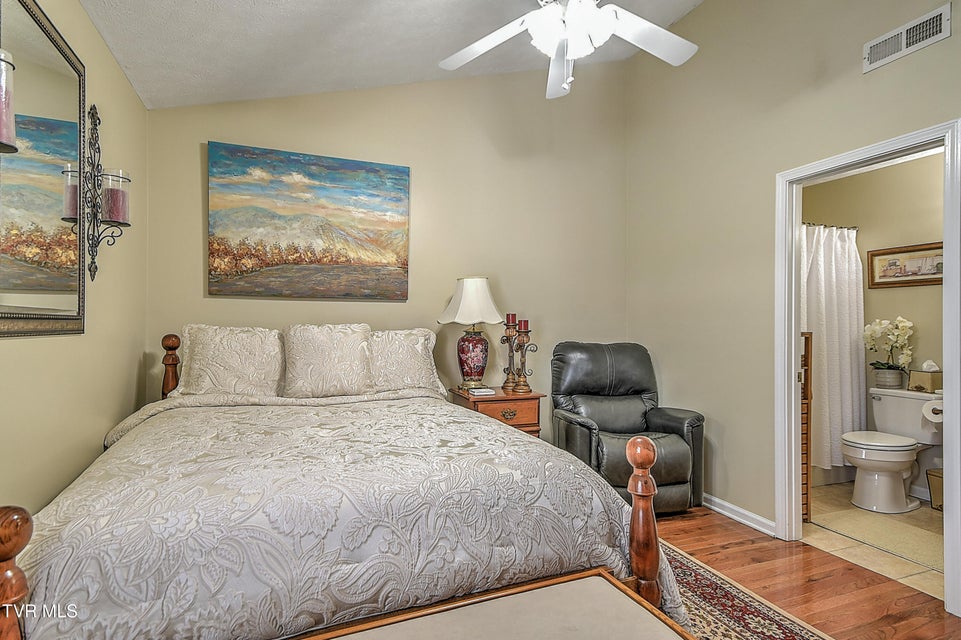 Photo #11: 574 Beaverview Drive