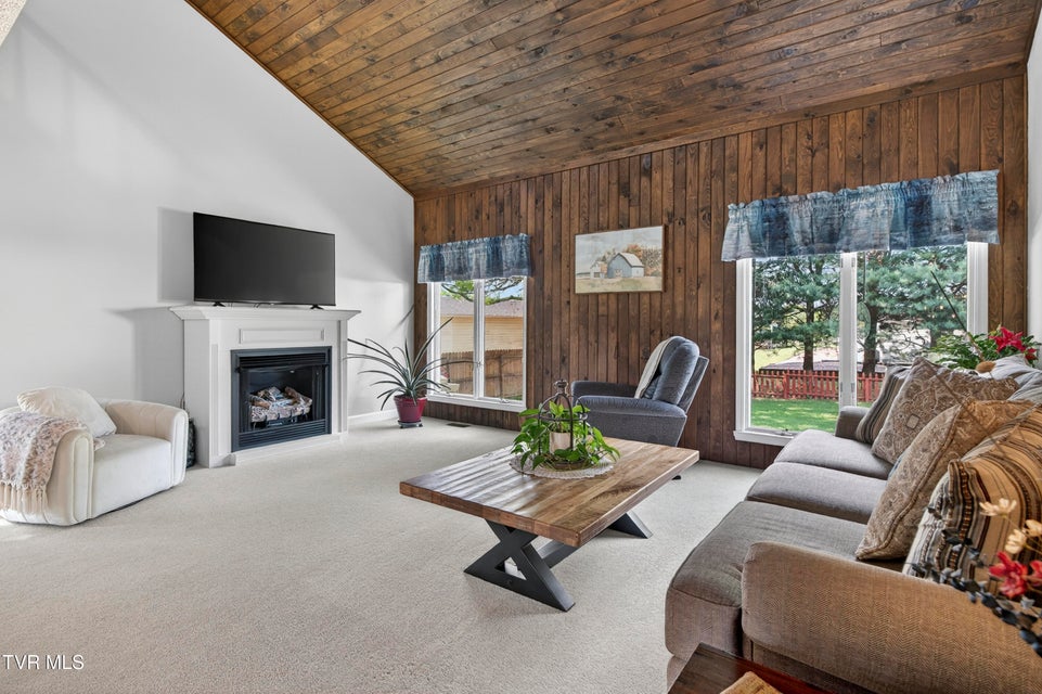 Photo #12: 21658 Lakeshore Drive