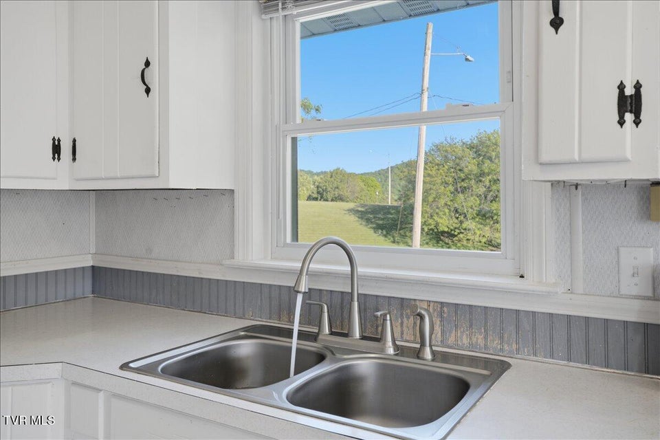Photo #10: 203 Hemlock Road