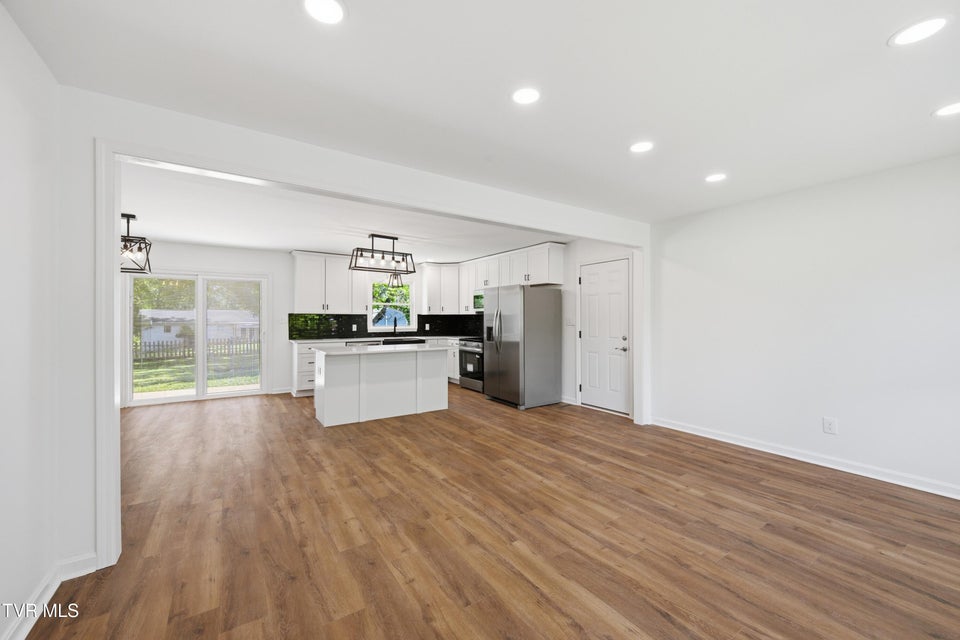 Photo #3: 164 Kaluna Avenue