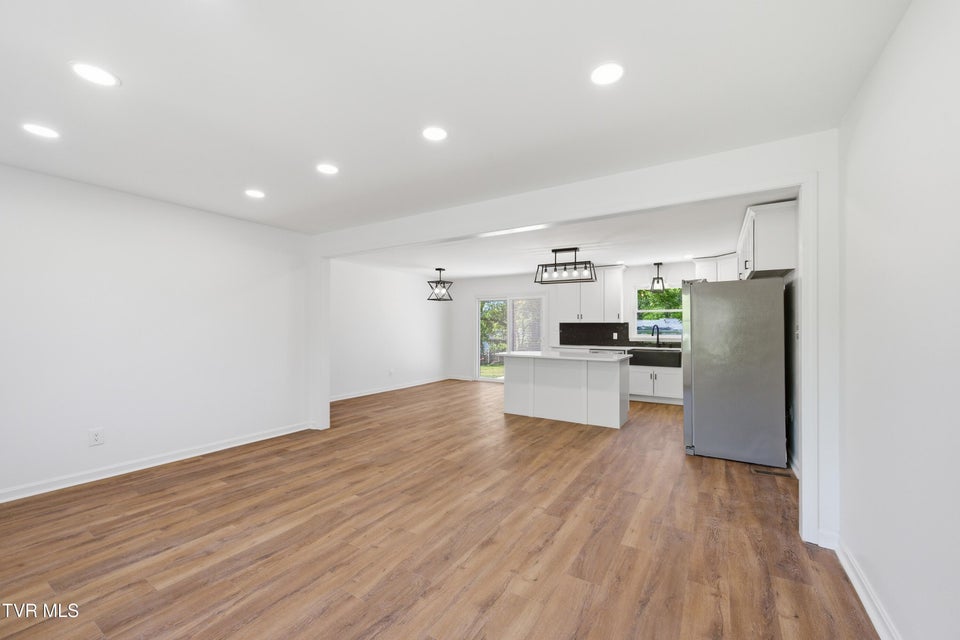 Photo #4: 164 Kaluna Avenue