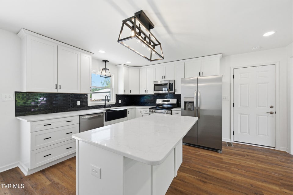 Photo #5: 164 Kaluna Avenue