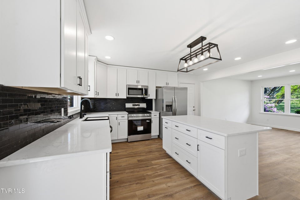 Photo #8: 164 Kaluna Avenue