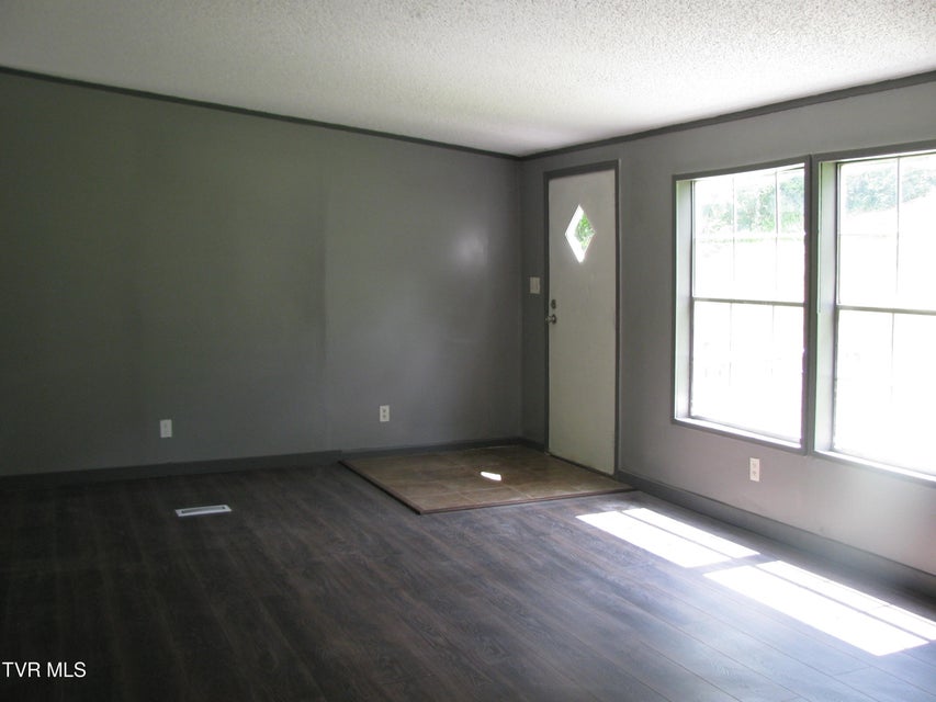 Photo #4: 407 Banks Street