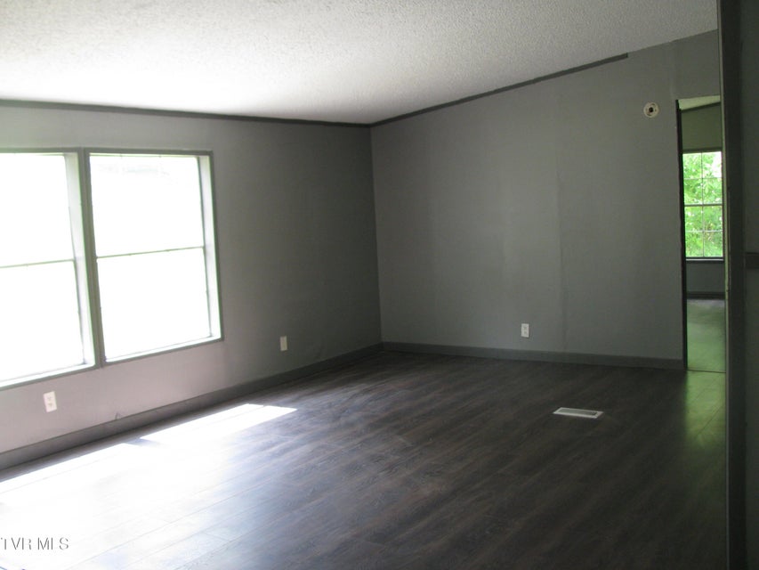 Photo #5: 407 Banks Street