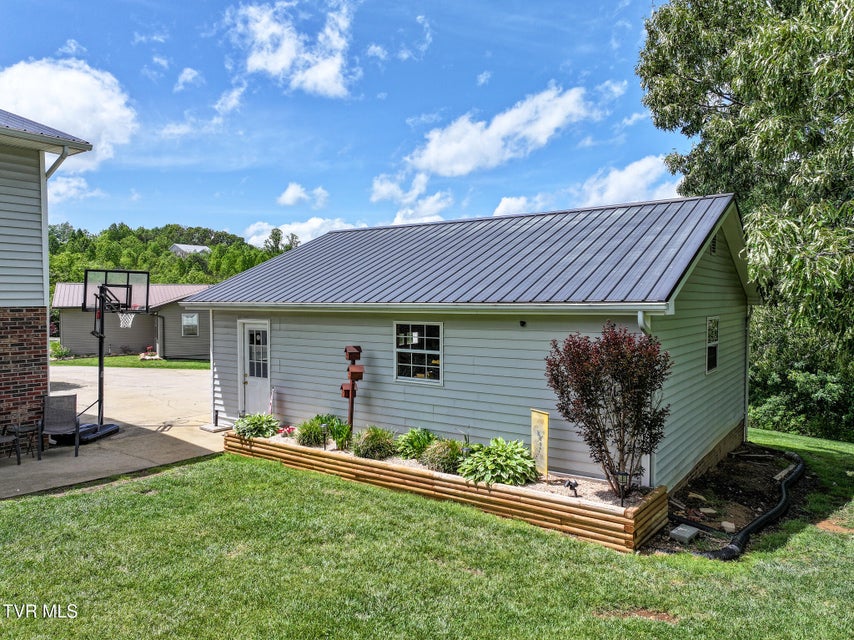 Photo #10: 122 Earlington Drive