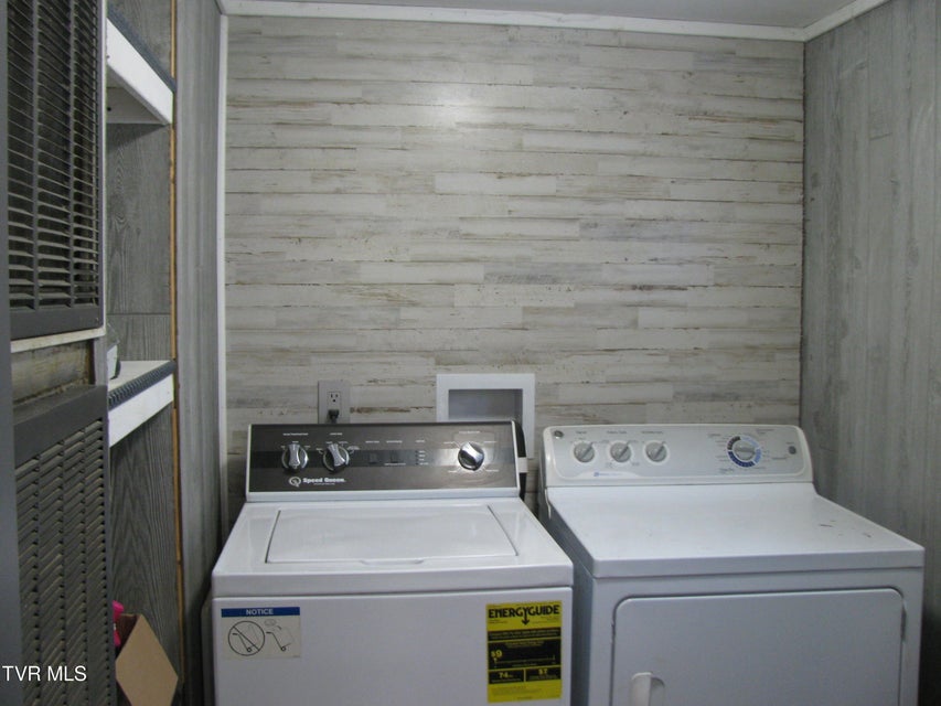 Photo #7: 407 Banks Street