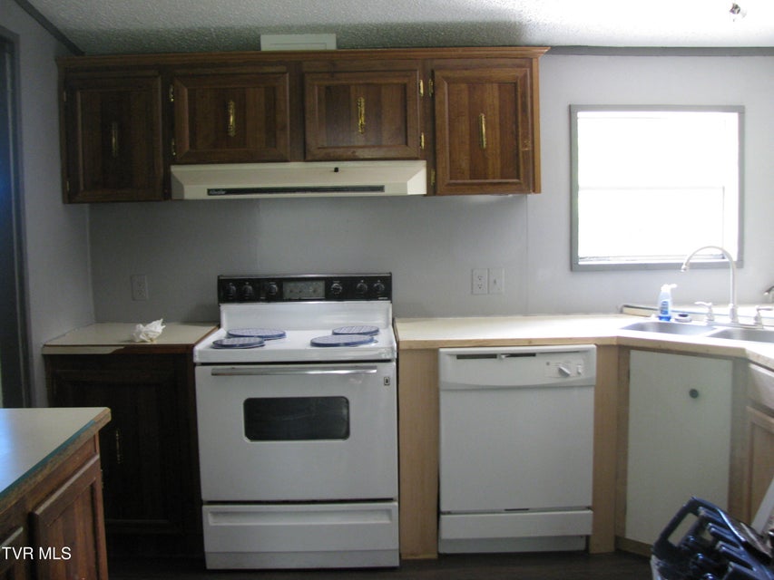 Photo #8: 407 Banks Street