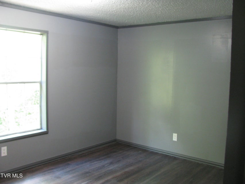 Photo #11: 407 Banks Street
