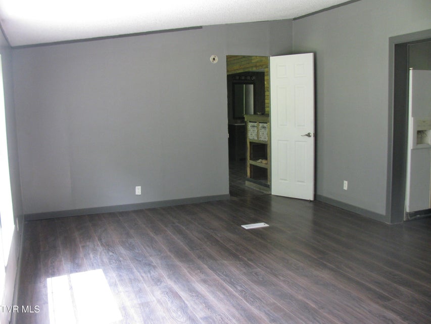 Photo #16: 407 Banks Street