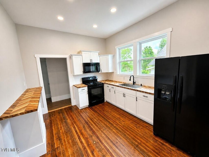Photo #7: 104 Henry Street