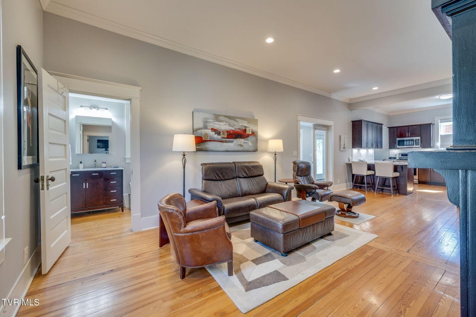 Photo #7: 107 Chestnut Street
