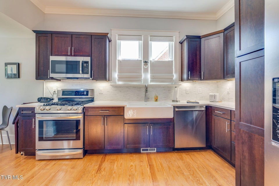 Photo #10: 107 Chestnut Street
