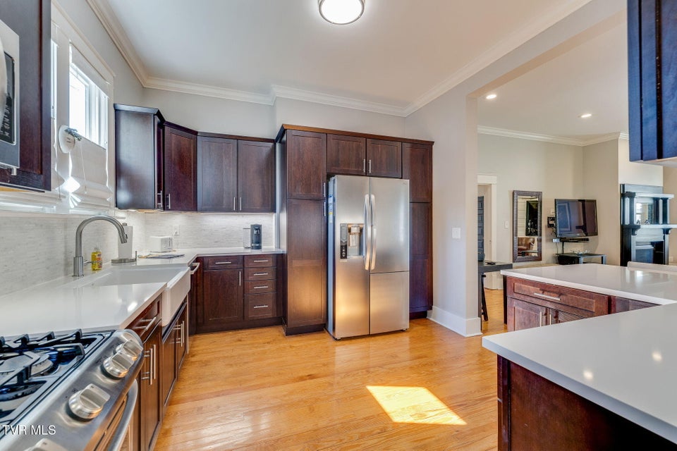 Photo #12: 107 Chestnut Street
