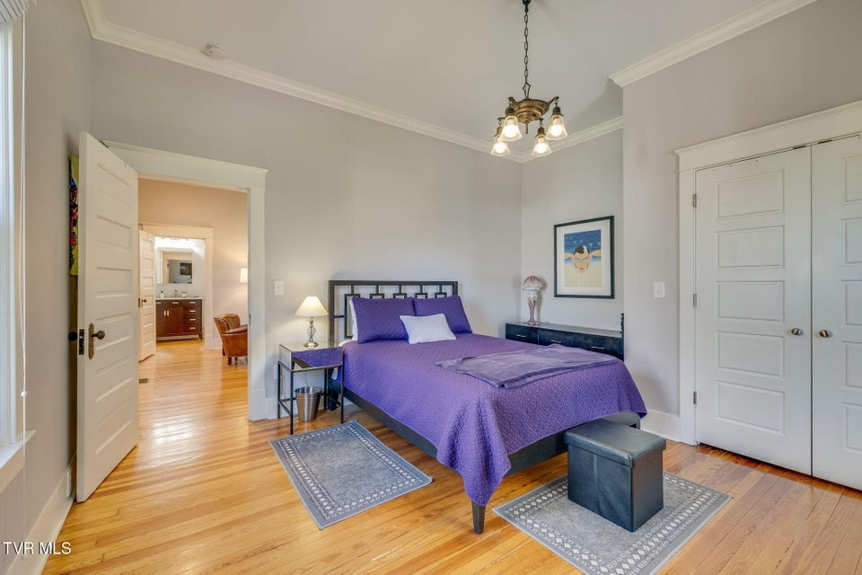 Photo #16: 107 Chestnut Street
