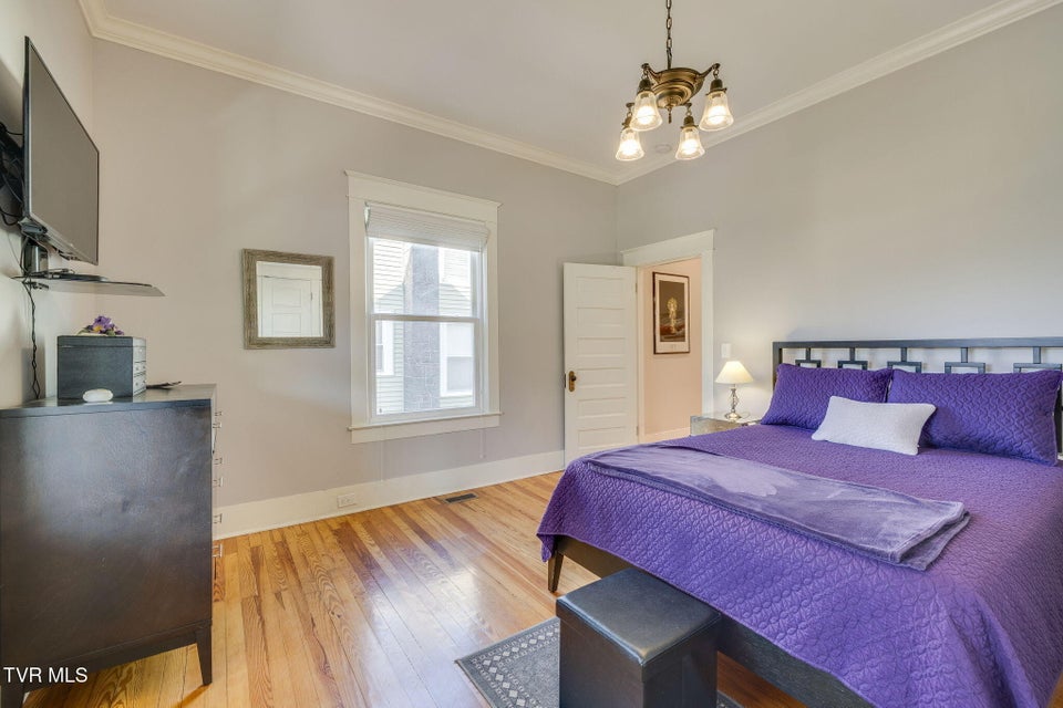 Photo #17: 107 Chestnut Street