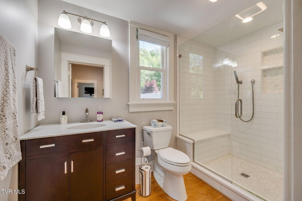 Photo #18: 107 Chestnut Street
