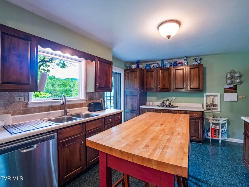 Photo #7: 125 Cresswood Drive
