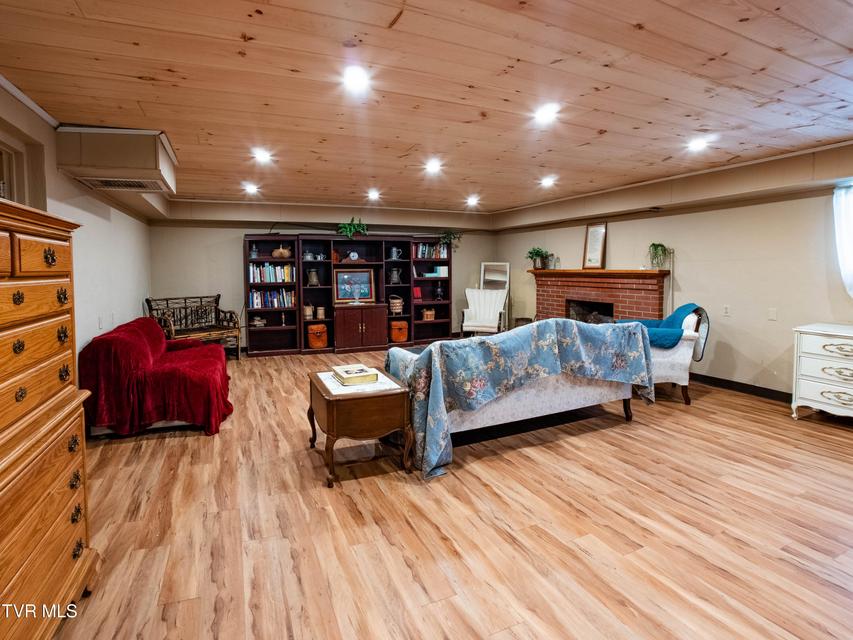 Photo #17: 125 Cresswood Drive