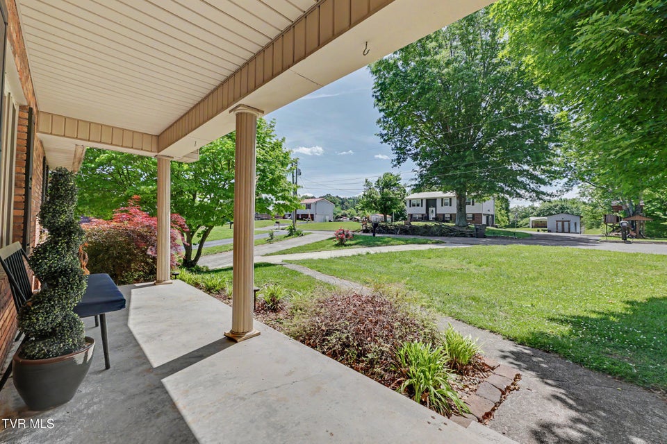 Photo #31: 1774 Oriole Court