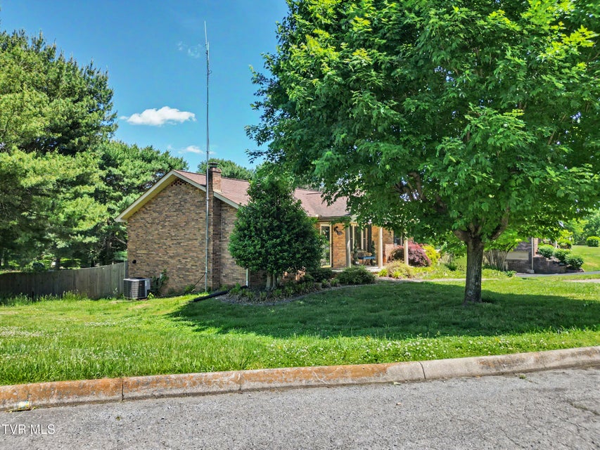 Photo #35: 1774 Oriole Court
