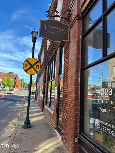 Photo #34: 116 Tipton Street