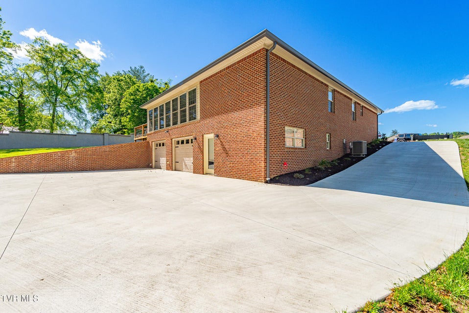 Photo #11: 283 Crockett Drive