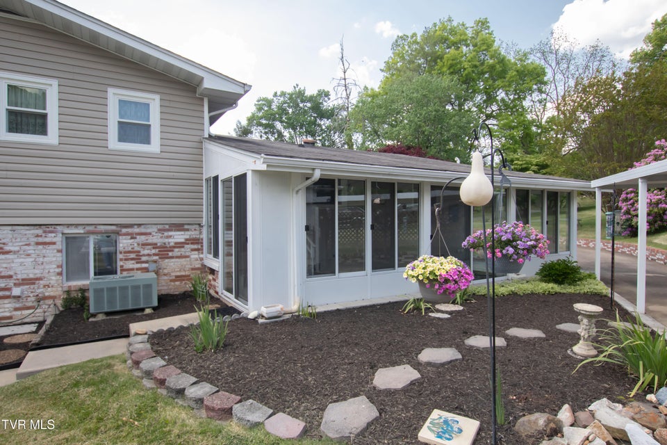 Photo #39: 105 Dale Place