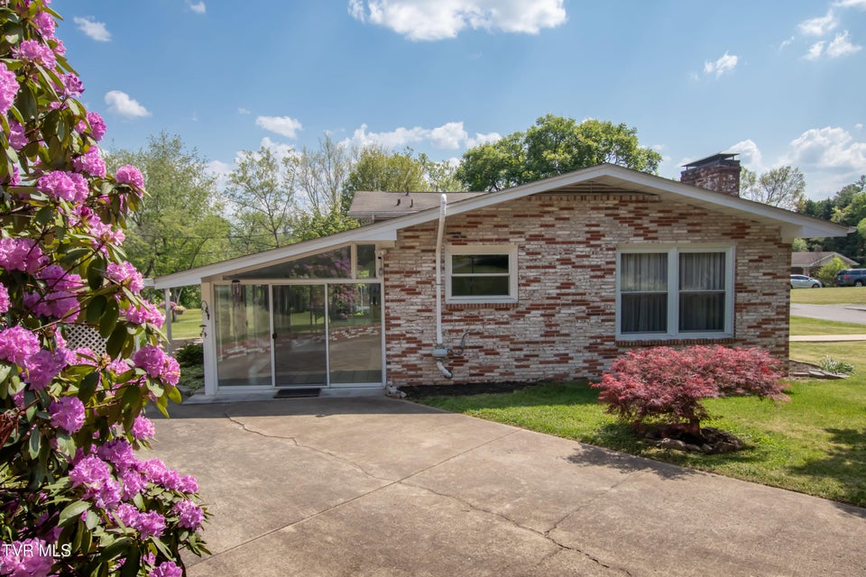 Photo #53: 105 Dale Place