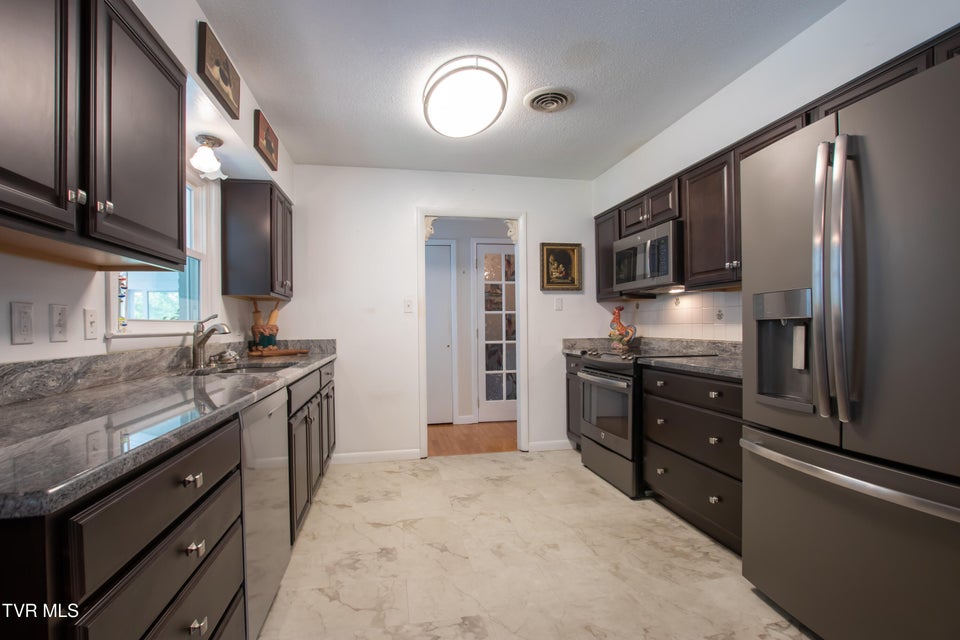 Photo #13: 105 Dale Place