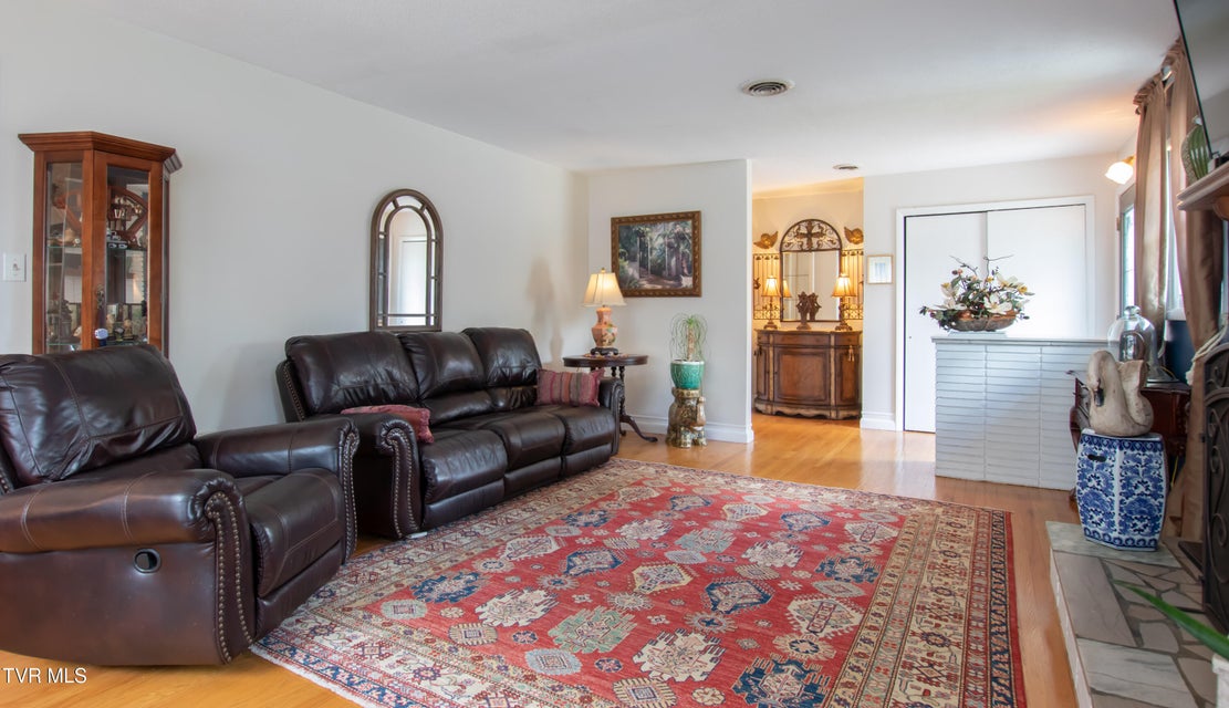 Photo #7: 105 Dale Place