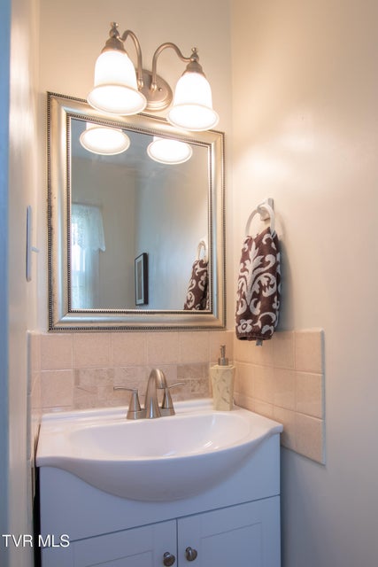 Photo #27: 105 Dale Place