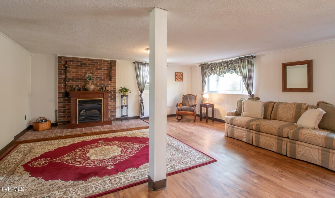 Photo #28: 105 Dale Place