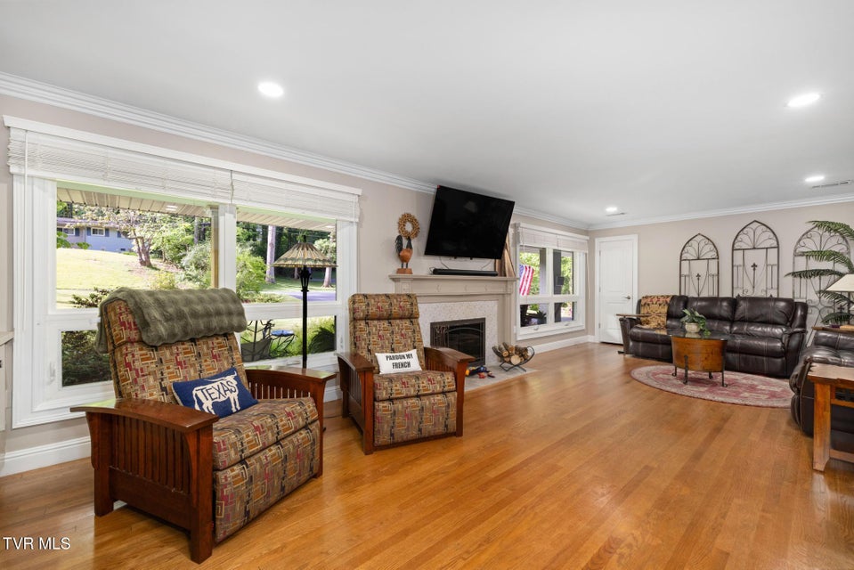 Photo #9: 1305 Sherwood Drive