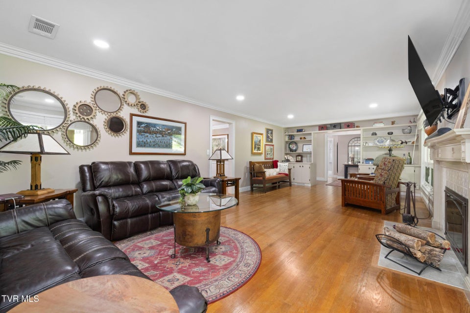 Photo #13: 1305 Sherwood Drive