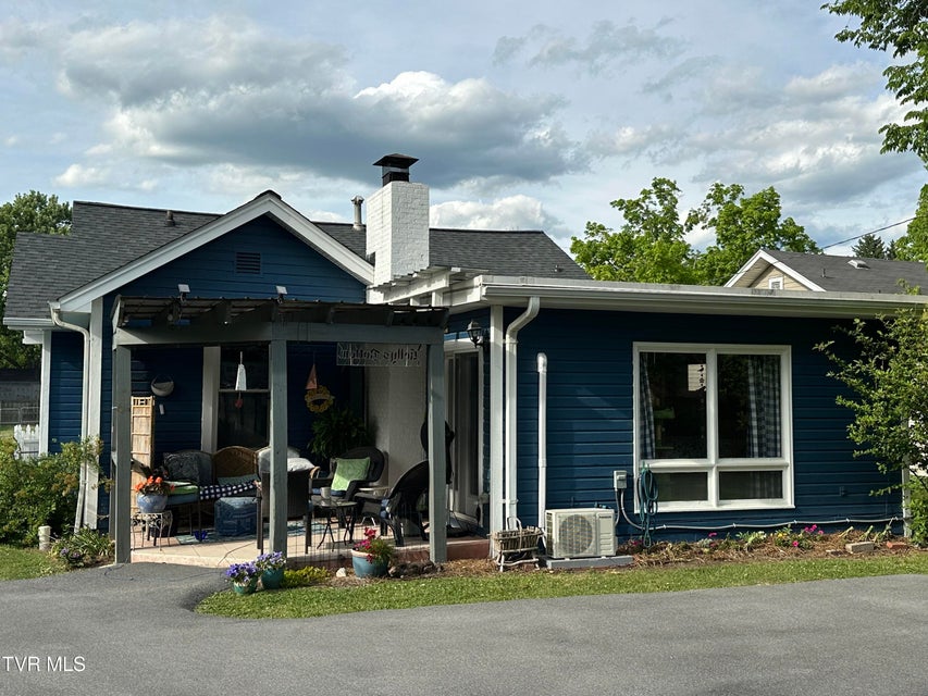 Photo #79: 1045 Catawba Street