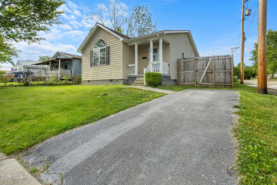 Photo #2: 1001 Minton Place