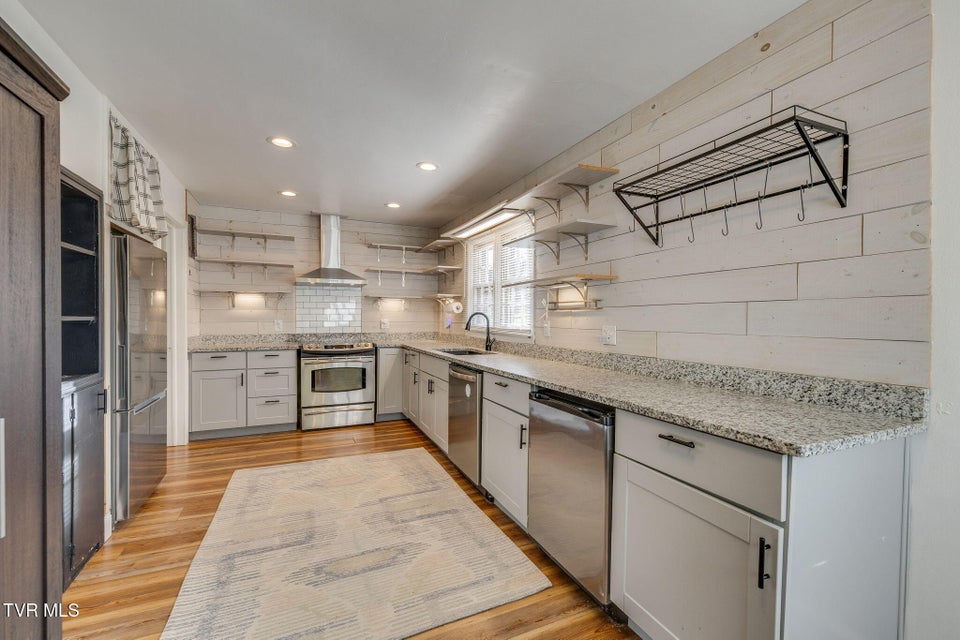 Photo #12: 987 Hairetown Road