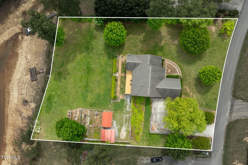 Photo #2: 937 Muskogee Lane