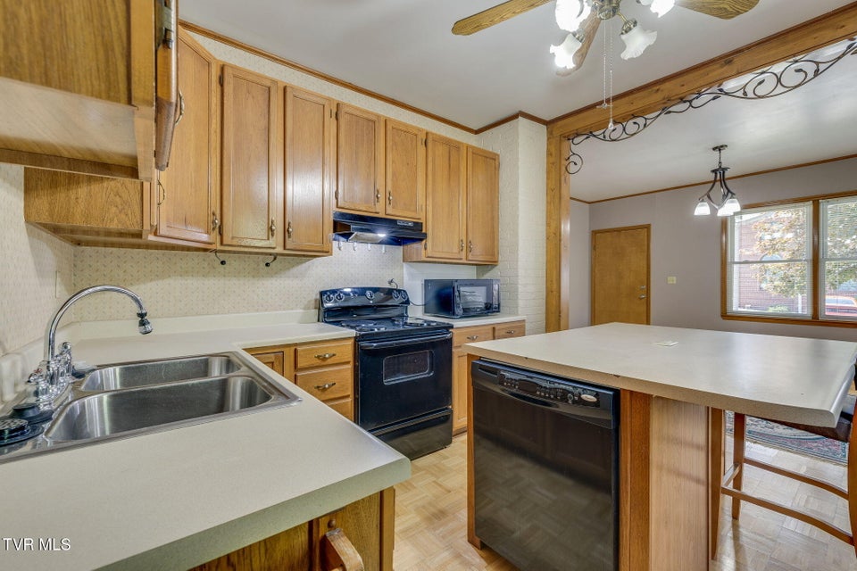 Photo #11: 315 9th Street
